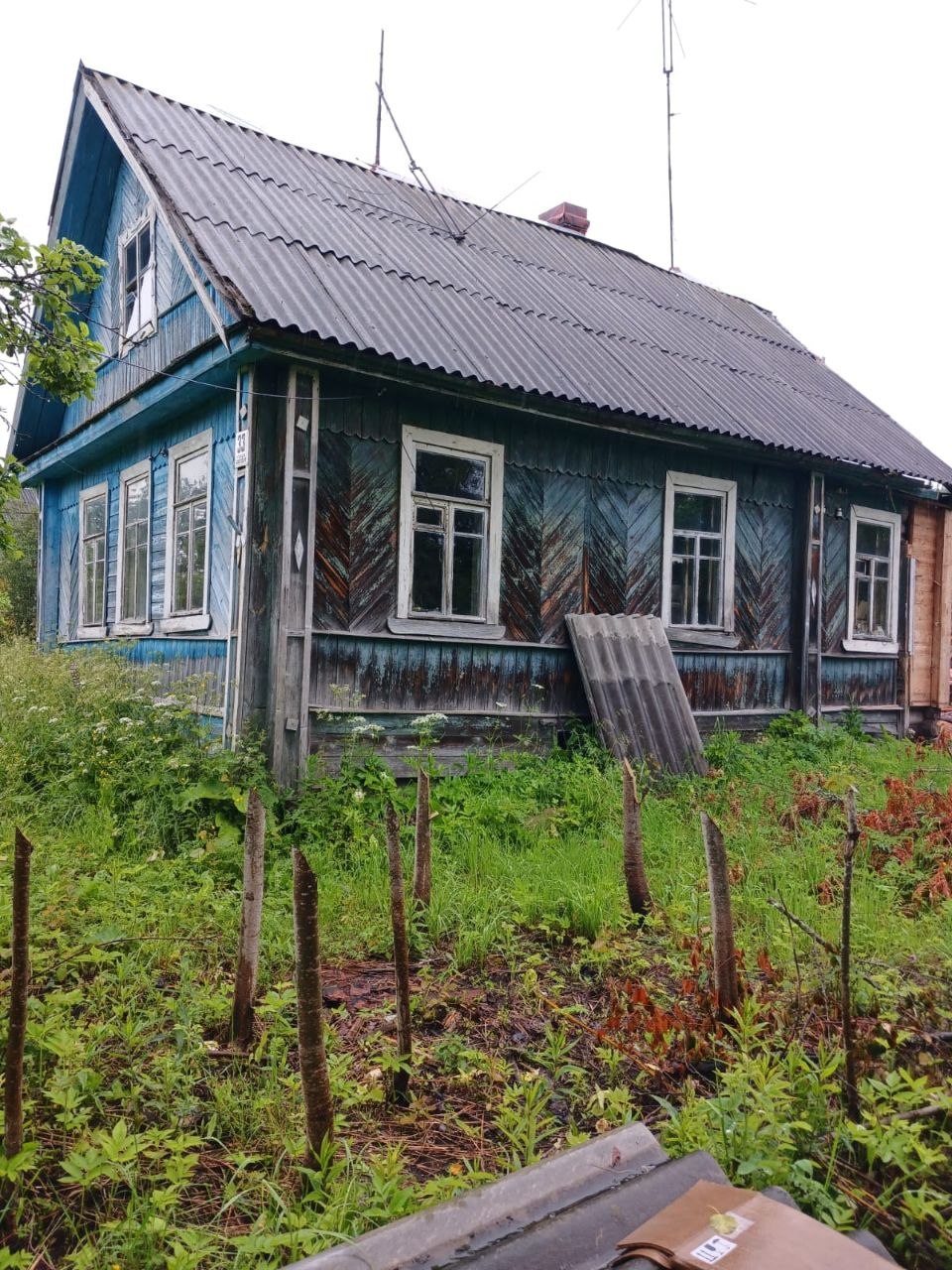 Подняли дом, заменили венцы и сделали свайно-винтовой фундамент